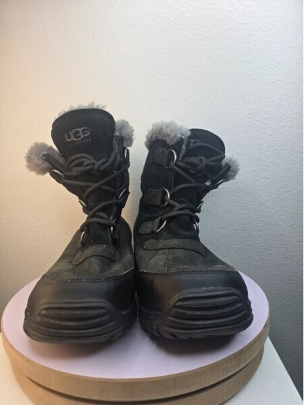 UGG Ostrander Black Waterproof Leather Winter Boots Womens Size 9 Pristine  EUC